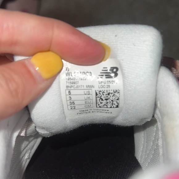 NEW BALANCE SNEAKERS - Picture 4 of 5